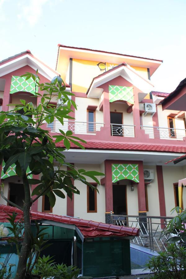 Pondok Cemara Hotel Medan Exterior photo