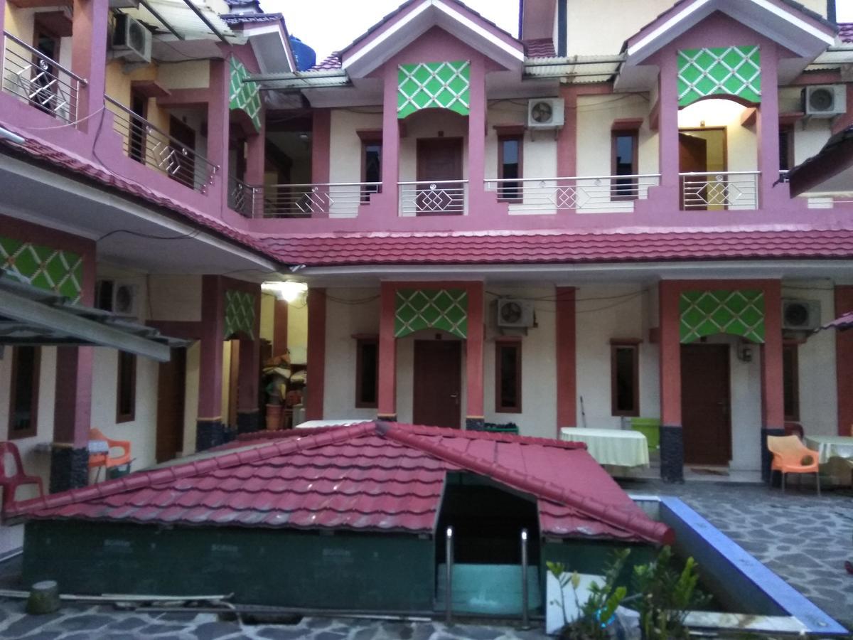 Pondok Cemara Hotel Medan Exterior photo