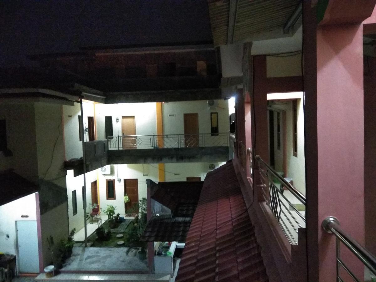 Pondok Cemara Hotel Medan Exterior photo
